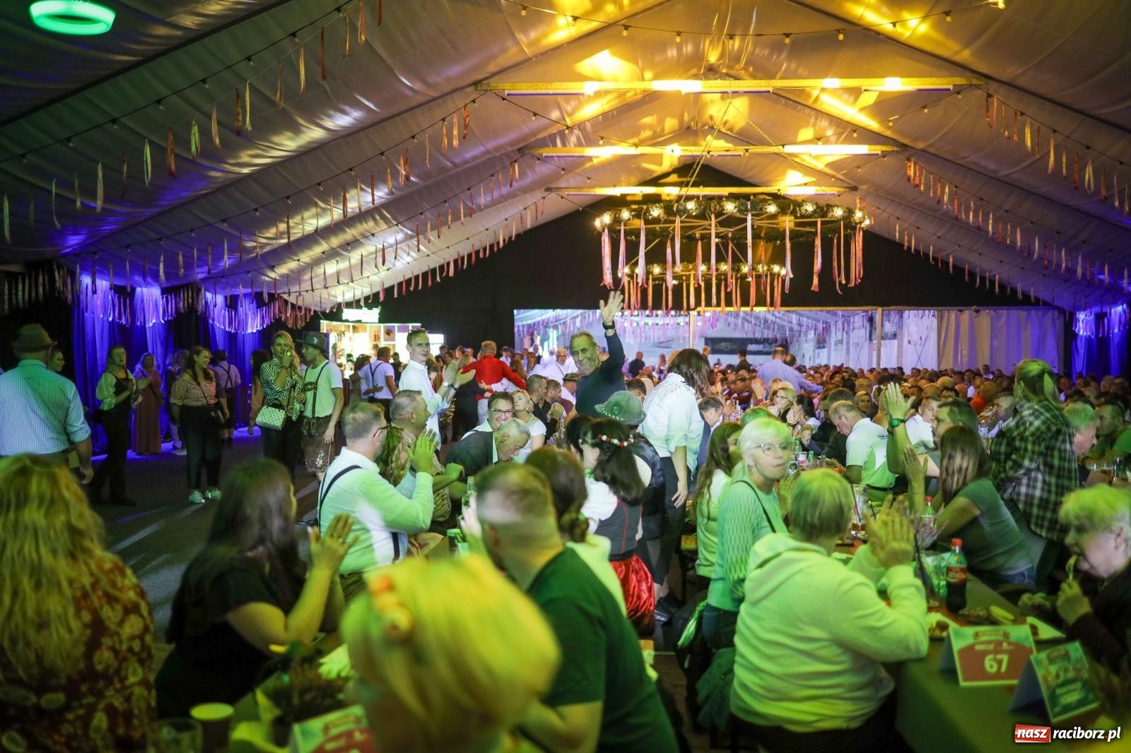 Zdjęcie w galerii na portalu naszraciborz.pl: Szymocice świętowały 25 lat Oktoberfestu. Na scenie Toby i Francesco Napoli [FOTO] wiadomości z regionu