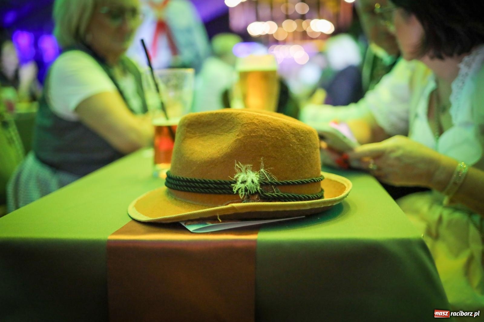 Zdjęcie w galerii na portalu naszraciborz.pl: Szymocice świętowały 25 lat Oktoberfestu. Na scenie Toby i Francesco Napoli [FOTO] wiadomości z regionu