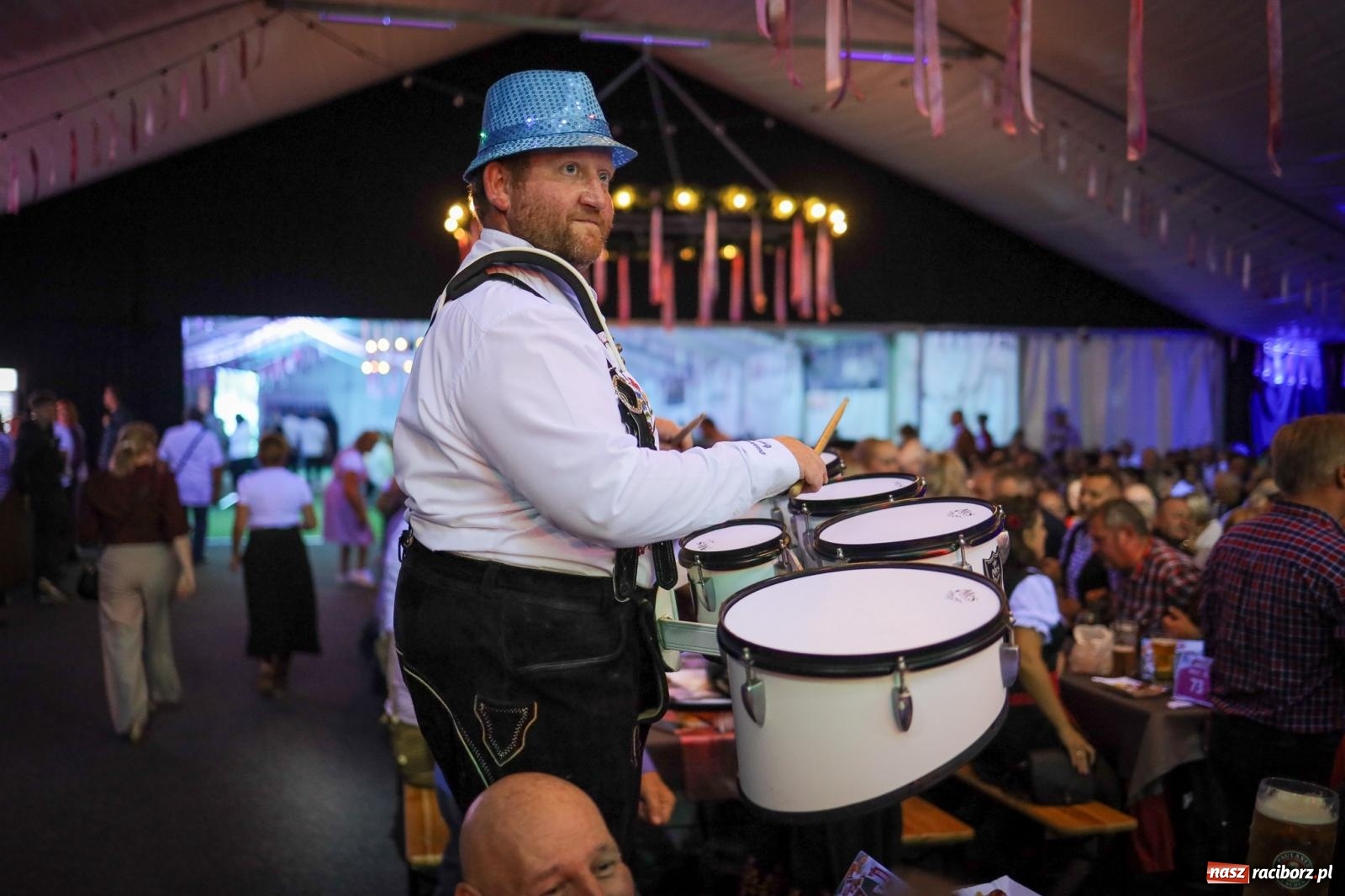 Zdjęcie w galerii na portalu naszraciborz.pl: Szymocice świętowały 25 lat Oktoberfestu. Na scenie Toby i Francesco Napoli [FOTO] wiadomości z regionu