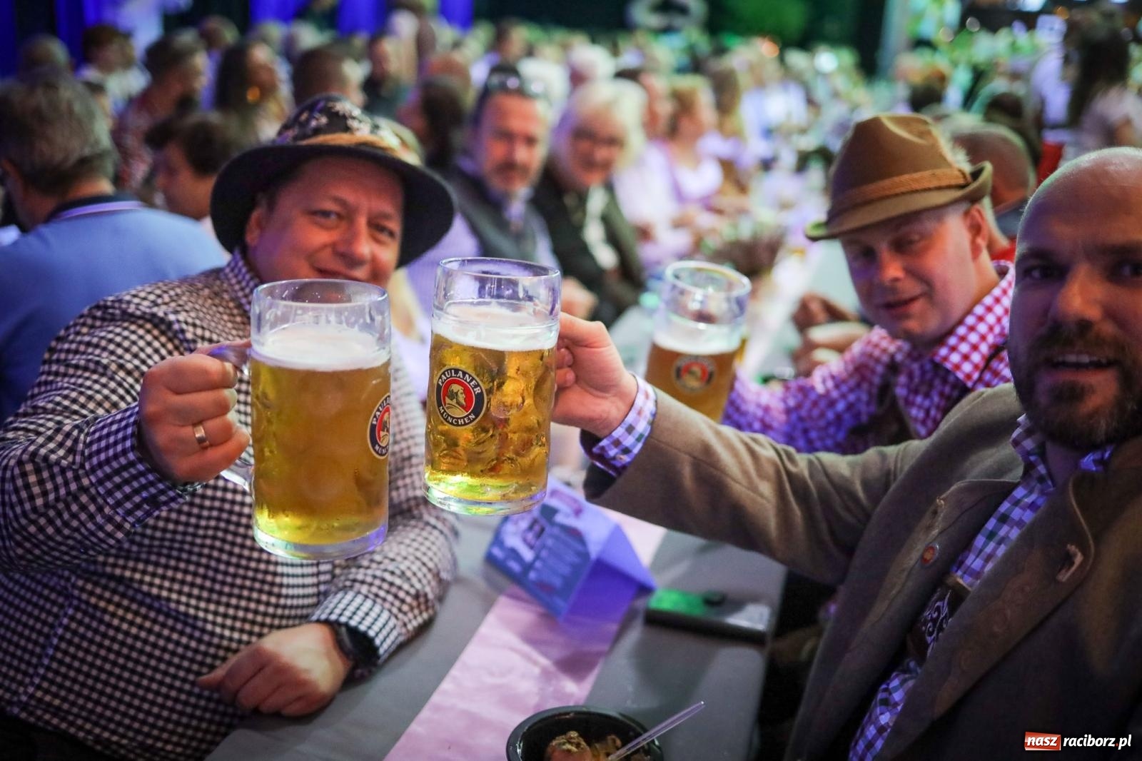 Zdjęcie w galerii na portalu naszraciborz.pl: Szymocice świętowały 25 lat Oktoberfestu. Na scenie Toby i Francesco Napoli [FOTO] wiadomości z regionu