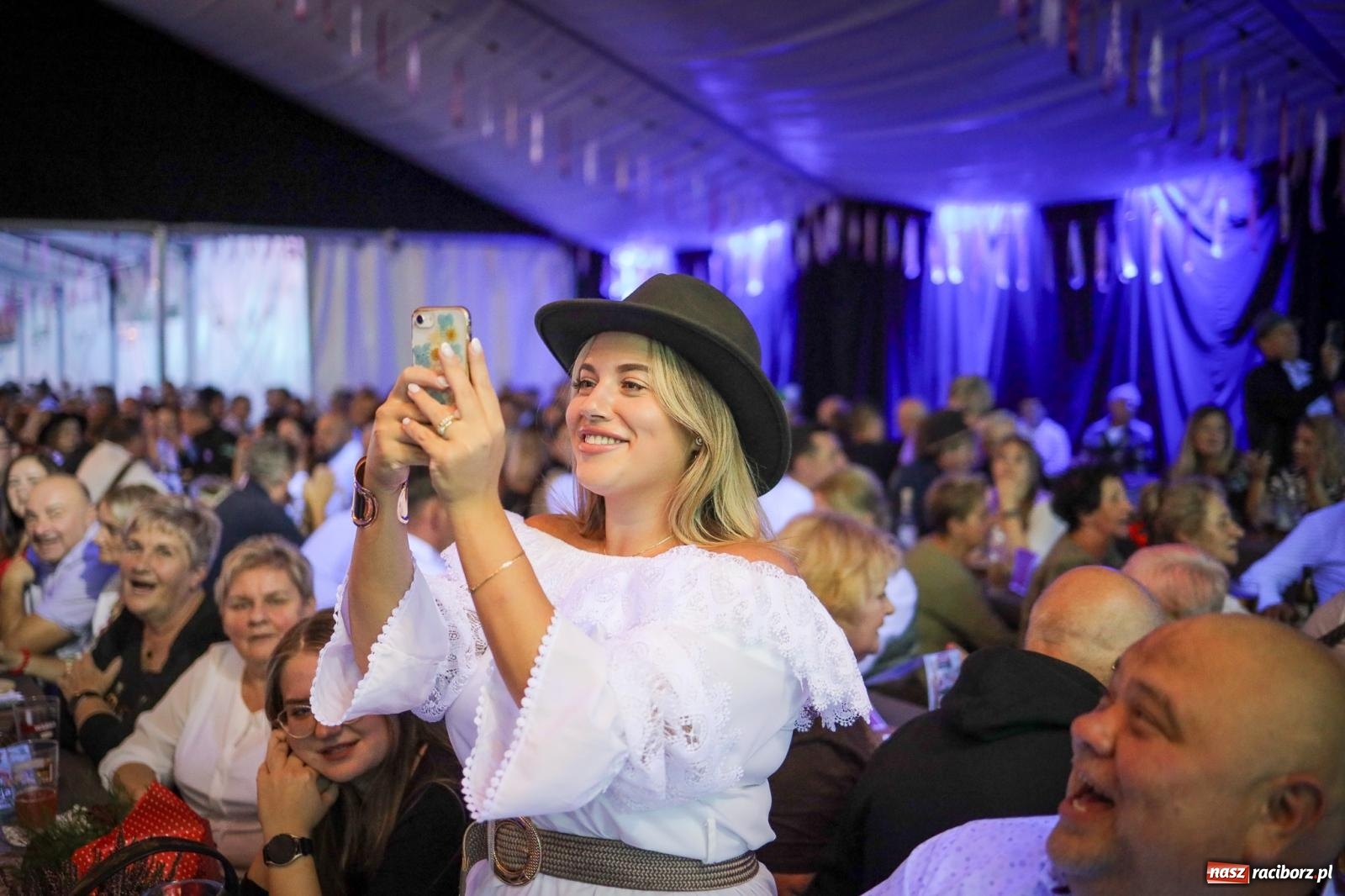 Zdjęcie w galerii na portalu naszraciborz.pl: Szymocice świętowały 25 lat Oktoberfestu. Na scenie Toby i Francesco Napoli [FOTO] wiadomości z regionu