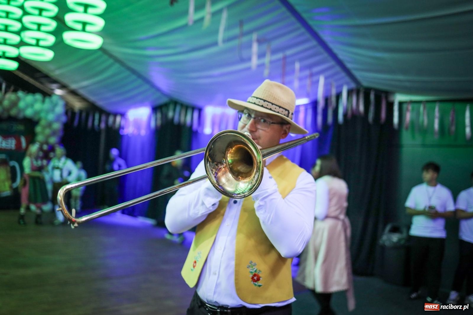 Zdjęcie w galerii na portalu naszraciborz.pl: Szymocice świętowały 25 lat Oktoberfestu. Na scenie Toby i Francesco Napoli [FOTO] wiadomości z regionu