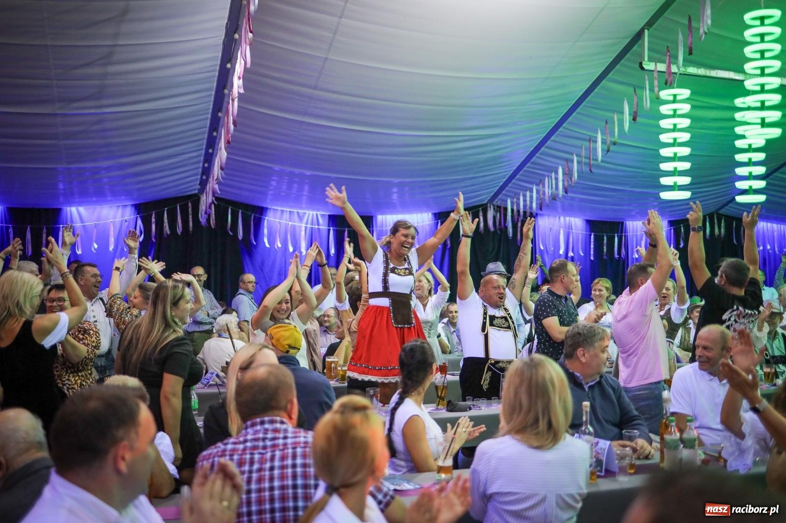 Zdjęcie w galerii na portalu naszraciborz.pl: Szymocice świętowały 25 lat Oktoberfestu. Na scenie Toby i Francesco Napoli [FOTO] wiadomości z regionu