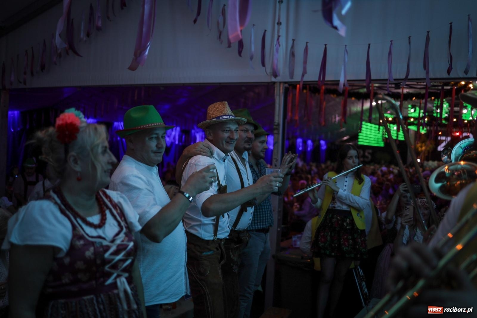 Zdjęcie w galerii na portalu naszraciborz.pl: Szymocice świętowały 25 lat Oktoberfestu. Na scenie Toby i Francesco Napoli [FOTO] wiadomości z regionu