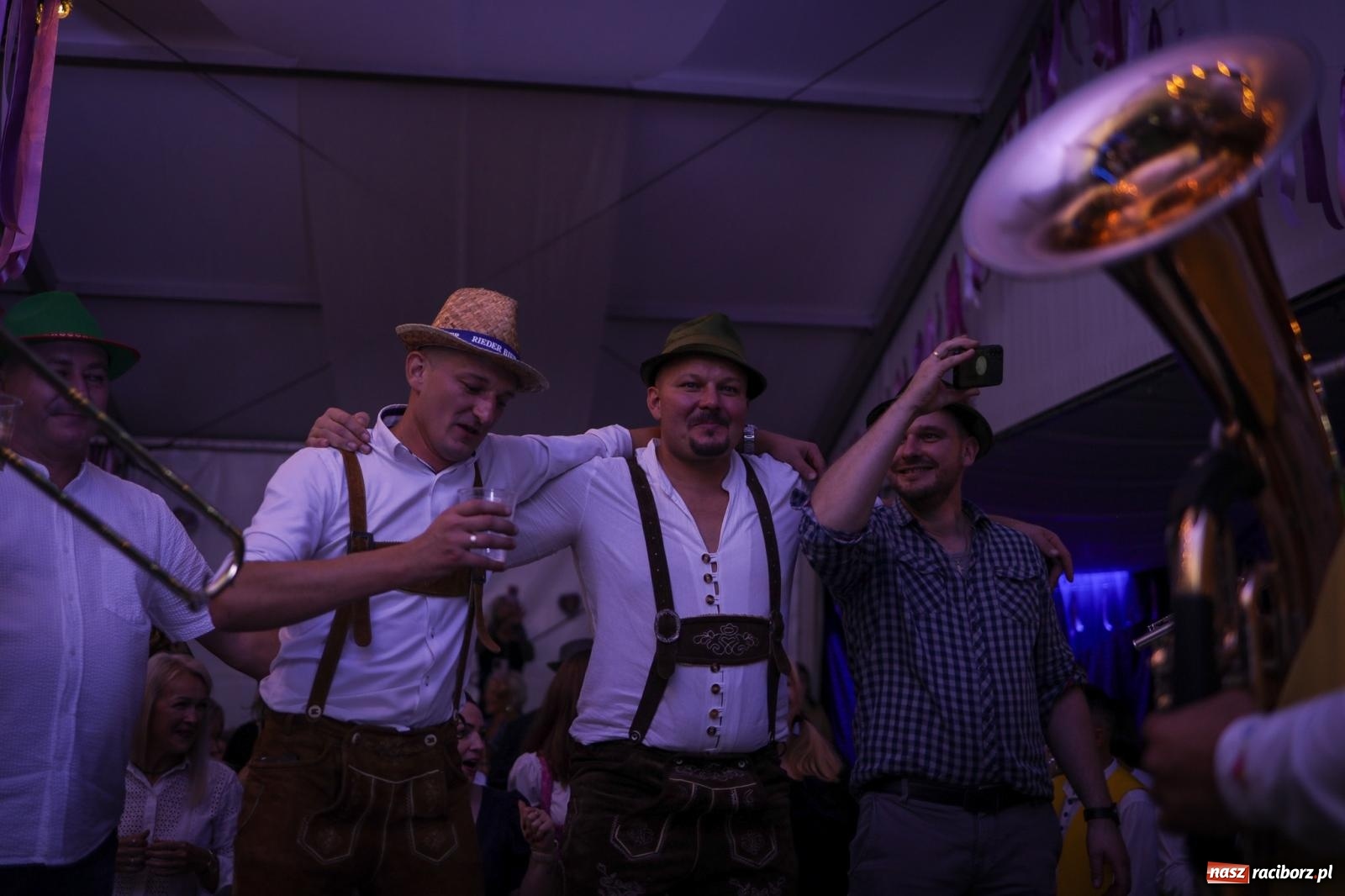 Zdjęcie w galerii na portalu naszraciborz.pl: Szymocice świętowały 25 lat Oktoberfestu. Na scenie Toby i Francesco Napoli [FOTO] wiadomości z regionu