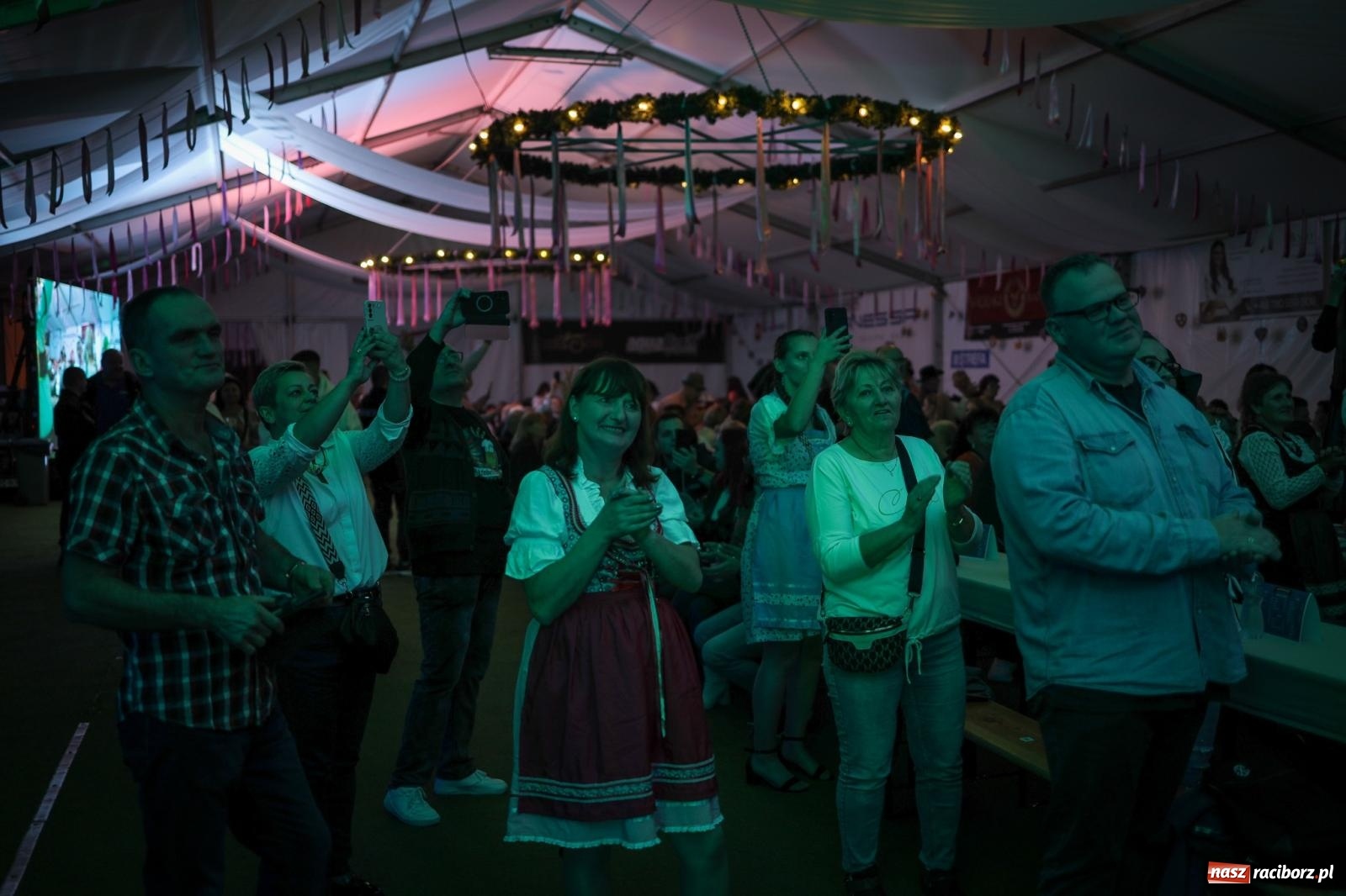 Zdjęcie w galerii na portalu naszraciborz.pl: Szymocice świętowały 25 lat Oktoberfestu. Na scenie Toby i Francesco Napoli [FOTO] wiadomości z regionu