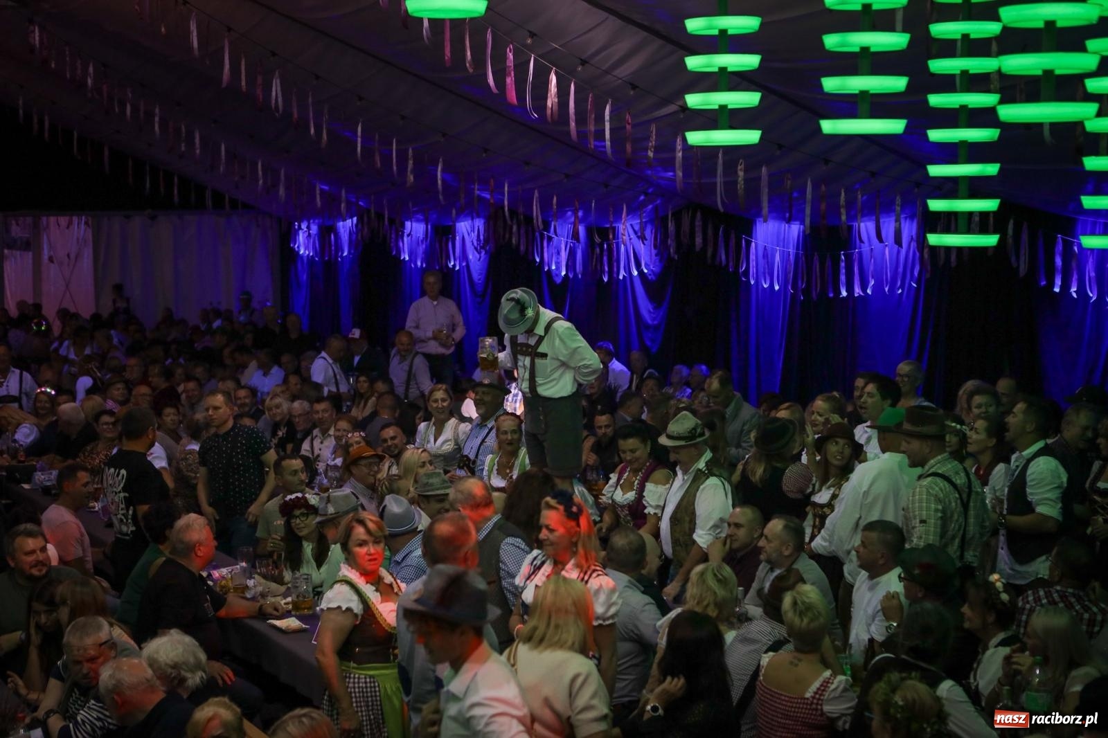 Zdjęcie w galerii na portalu naszraciborz.pl: Szymocice świętowały 25 lat Oktoberfestu. Na scenie Toby i Francesco Napoli [FOTO] wiadomości z regionu