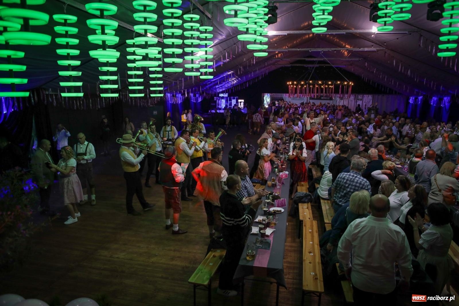 Zdjęcie w galerii na portalu naszraciborz.pl: Szymocice świętowały 25 lat Oktoberfestu. Na scenie Toby i Francesco Napoli [FOTO] wiadomości z regionu