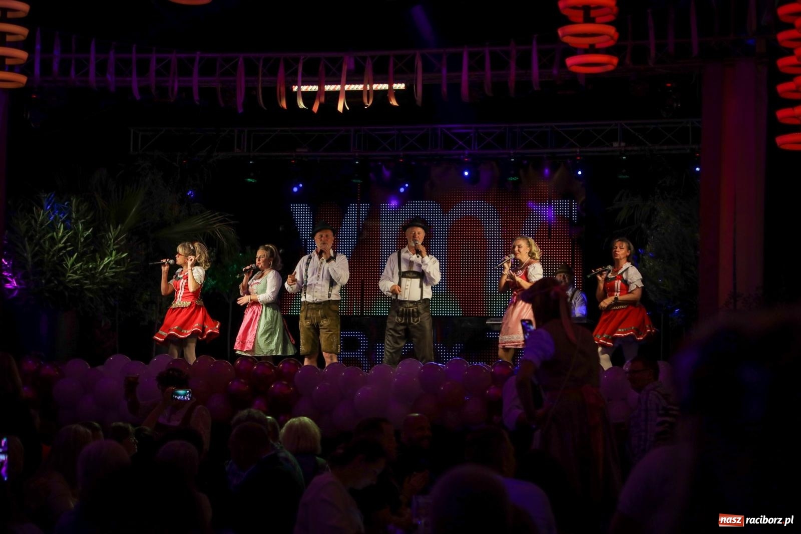 Zdjęcie w galerii na portalu naszraciborz.pl: Szymocice świętowały 25 lat Oktoberfestu. Na scenie Toby i Francesco Napoli [FOTO] wiadomości z regionu
