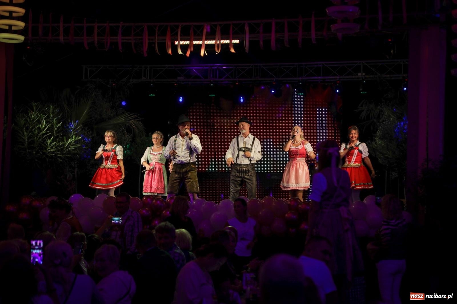 Zdjęcie w galerii na portalu naszraciborz.pl: Szymocice świętowały 25 lat Oktoberfestu. Na scenie Toby i Francesco Napoli [FOTO] wiadomości z regionu