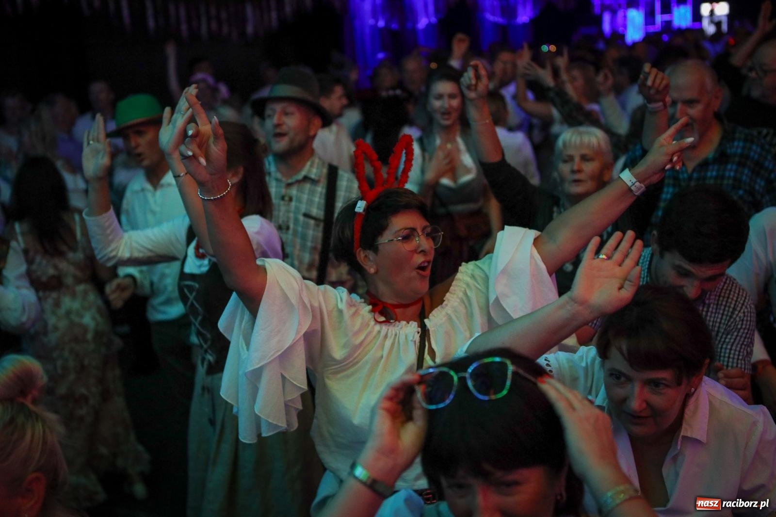 Zdjęcie w galerii na portalu naszraciborz.pl: Szymocice świętowały 25 lat Oktoberfestu. Na scenie Toby i Francesco Napoli [FOTO] wiadomości z regionu