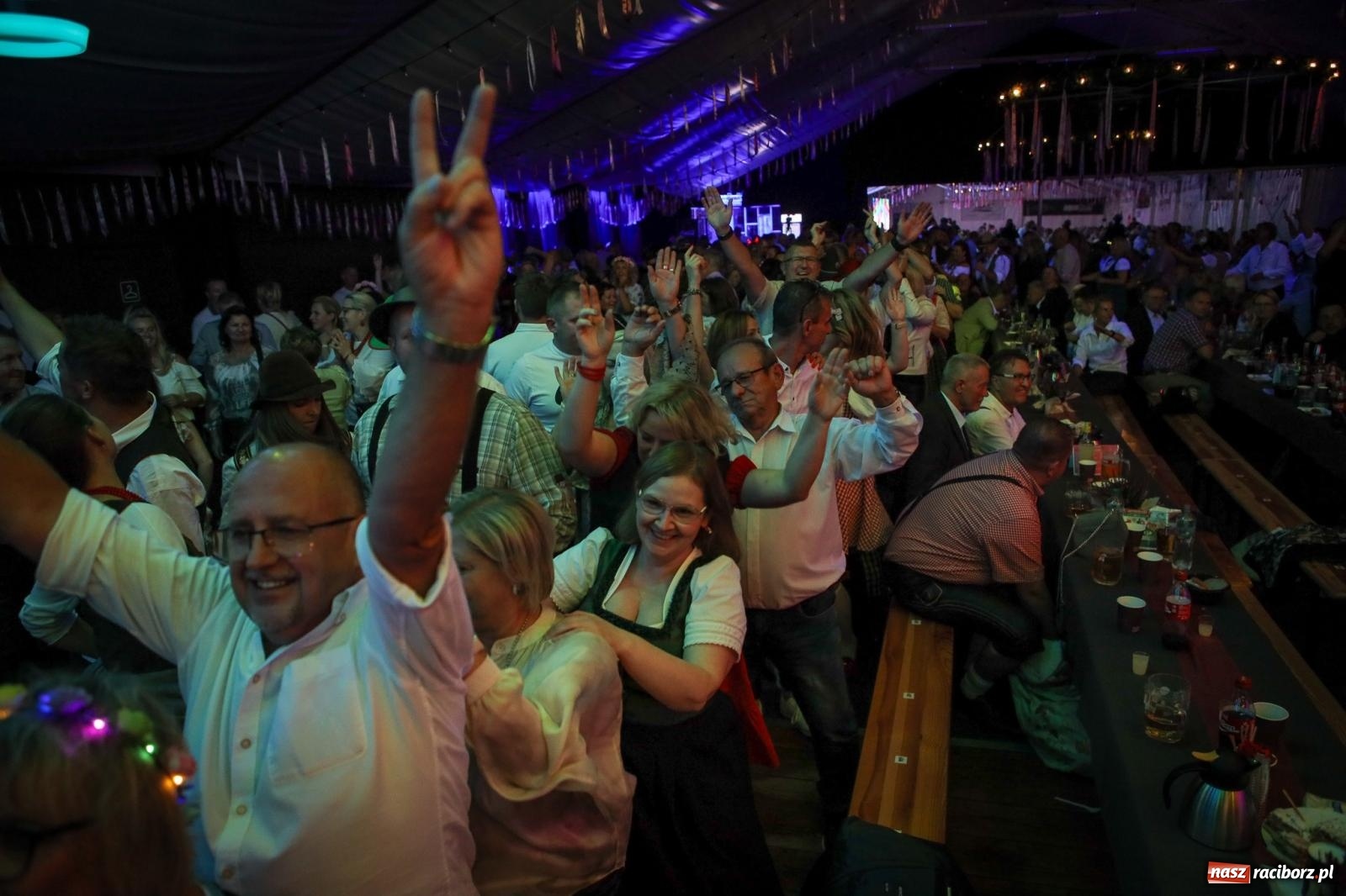 Zdjęcie w galerii na portalu naszraciborz.pl: Szymocice świętowały 25 lat Oktoberfestu. Na scenie Toby i Francesco Napoli [FOTO] wiadomości z regionu