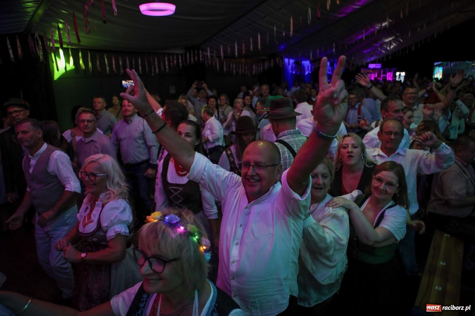 Zdjęcie w galerii na portalu naszraciborz.pl: Szymocice świętowały 25 lat Oktoberfestu. Na scenie Toby i Francesco Napoli [FOTO] wiadomości z regionu