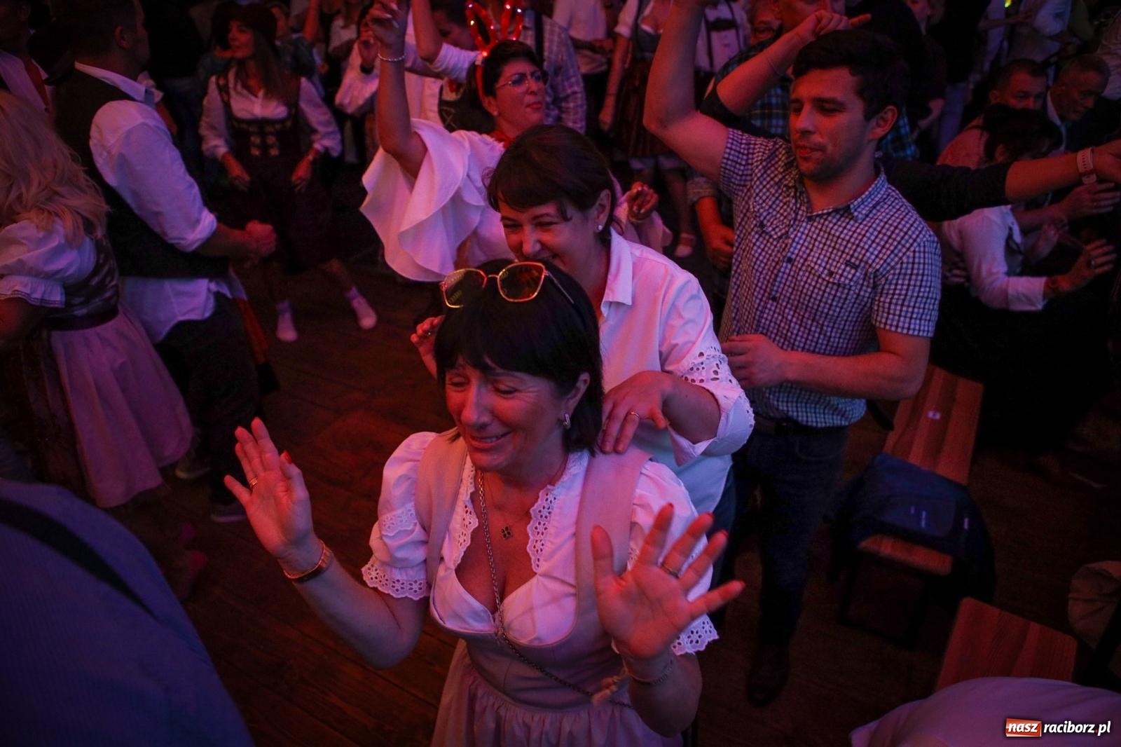 Zdjęcie w galerii na portalu naszraciborz.pl: Szymocice świętowały 25 lat Oktoberfestu. Na scenie Toby i Francesco Napoli [FOTO] wiadomości z regionu