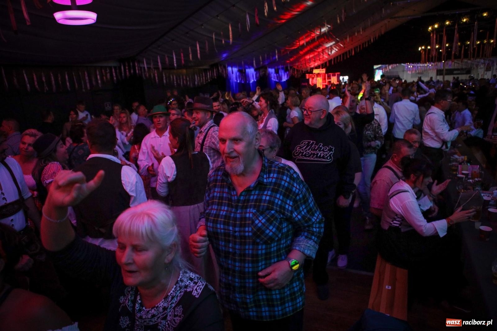 Zdjęcie w galerii na portalu naszraciborz.pl: Szymocice świętowały 25 lat Oktoberfestu. Na scenie Toby i Francesco Napoli [FOTO] wiadomości z regionu