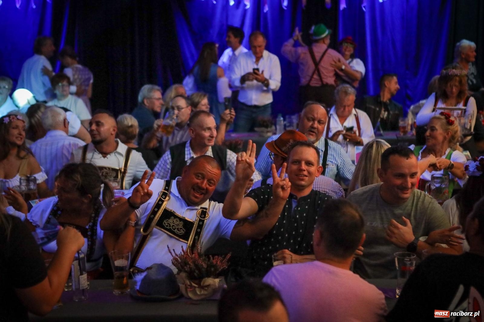 Zdjęcie w galerii na portalu naszraciborz.pl: Szymocice świętowały 25 lat Oktoberfestu. Na scenie Toby i Francesco Napoli [FOTO] wiadomości z regionu
