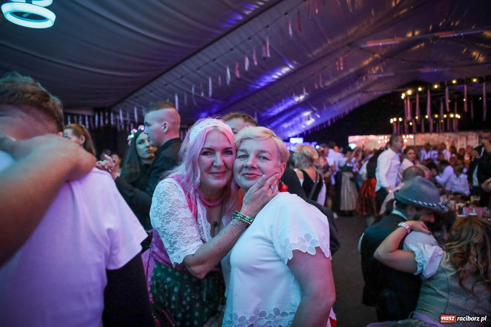 Zdjęcie w galerii na portalu naszraciborz.pl: Szymocice świętowały 25 lat Oktoberfestu. Na scenie Toby i Francesco Napoli [FOTO] wiadomości z regionu