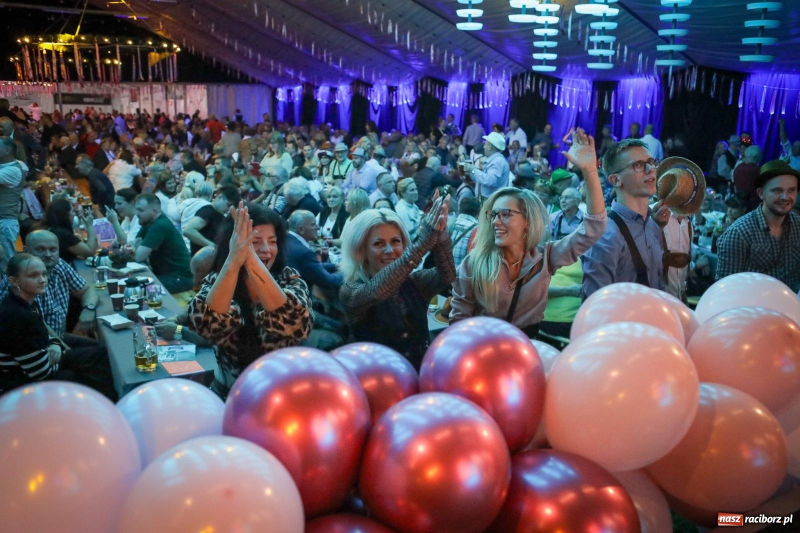 Zdjęcie w galerii na portalu naszraciborz.pl: Szymocice świętowały 25 lat Oktoberfestu. Na scenie Toby i Francesco Napoli [FOTO] wiadomości z regionu
