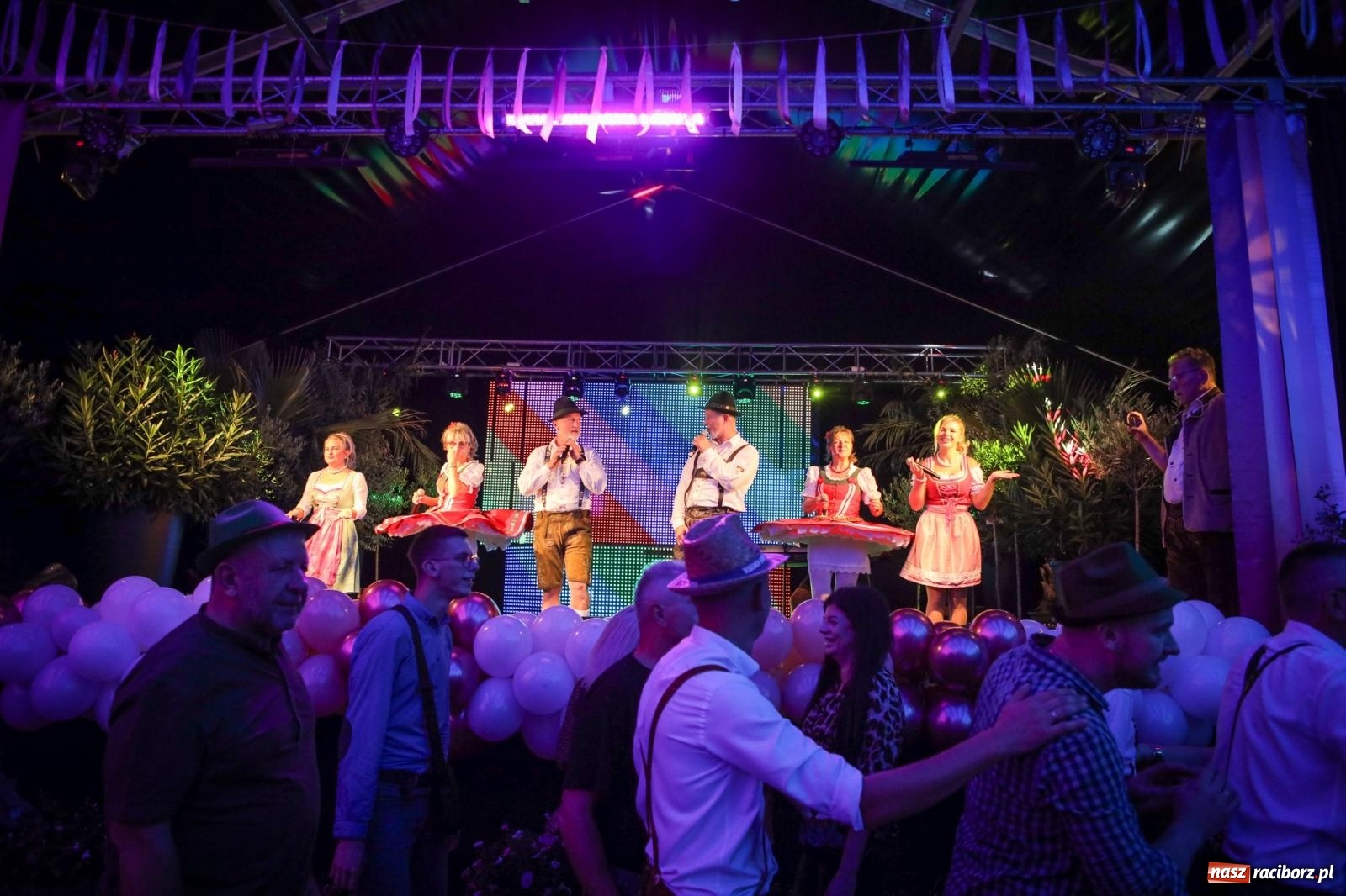 Zdjęcie w galerii na portalu naszraciborz.pl: Szymocice świętowały 25 lat Oktoberfestu. Na scenie Toby i Francesco Napoli [FOTO] wiadomości z regionu