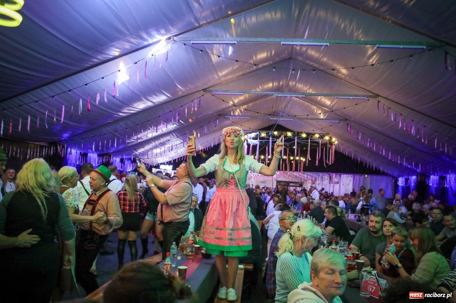 Zdjęcie w galerii na portalu naszraciborz.pl: Szymocice świętowały 25 lat Oktoberfestu. Na scenie Toby i Francesco Napoli [FOTO] wiadomości z regionu