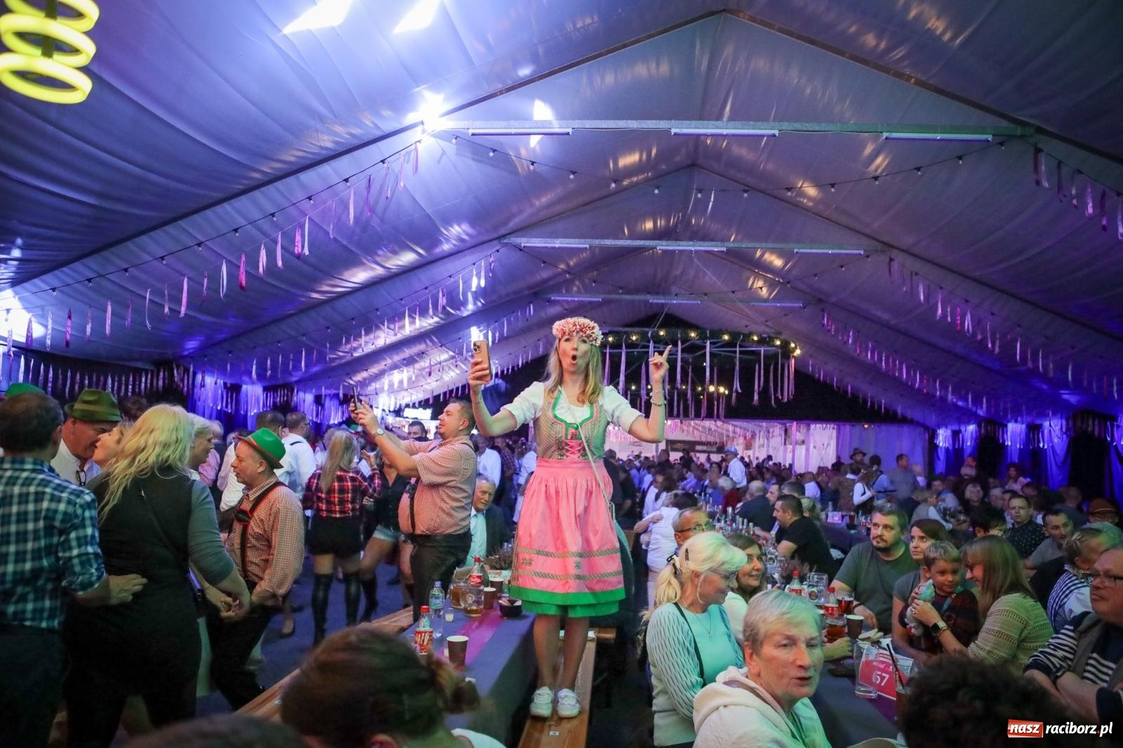 Zdjęcie w galerii na portalu naszraciborz.pl: Szymocice świętowały 25 lat Oktoberfestu. Na scenie Toby i Francesco Napoli [FOTO] wiadomości z regionu