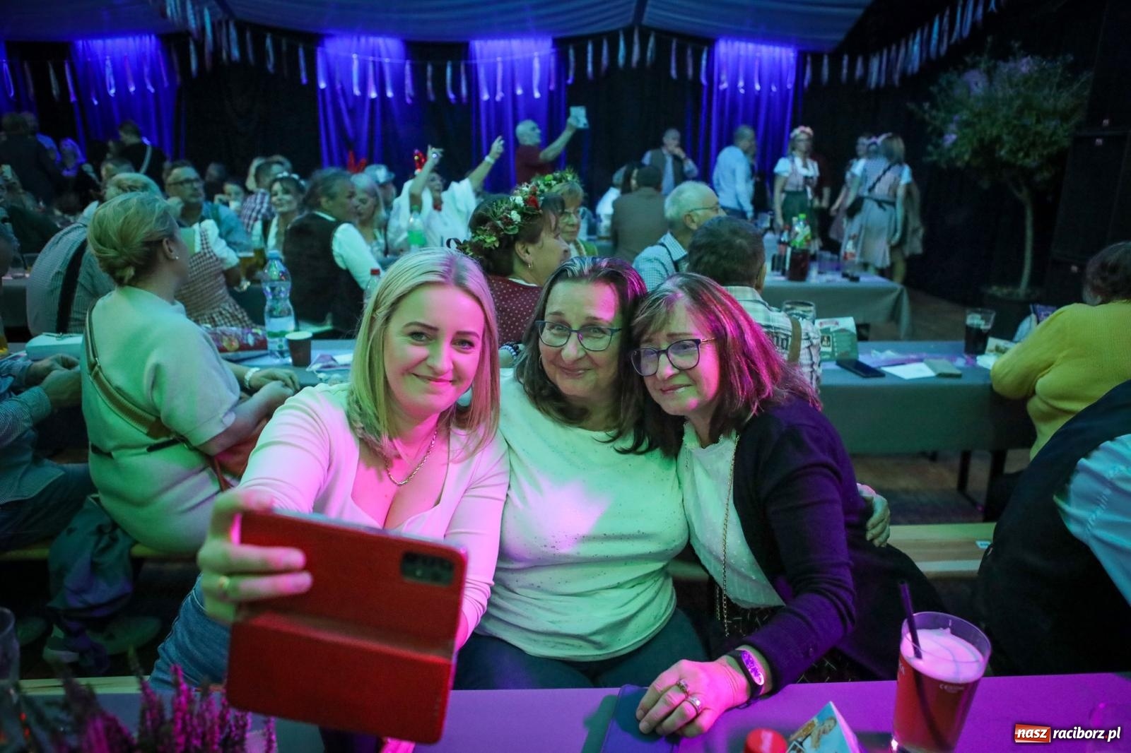 Zdjęcie w galerii na portalu naszraciborz.pl: Szymocice świętowały 25 lat Oktoberfestu. Na scenie Toby i Francesco Napoli [FOTO] wiadomości z regionu