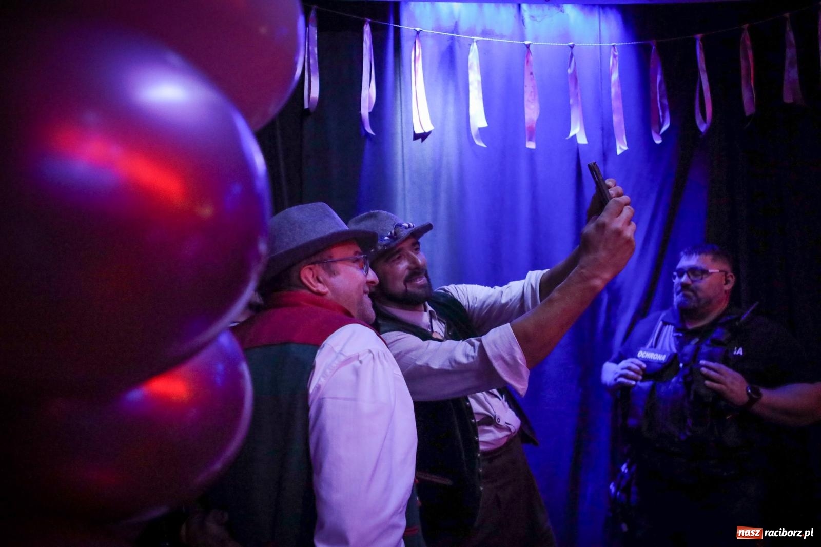 Zdjęcie w galerii na portalu naszraciborz.pl: Szymocice świętowały 25 lat Oktoberfestu. Na scenie Toby i Francesco Napoli [FOTO] wiadomości z regionu