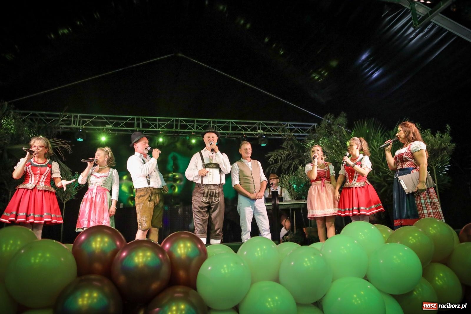 Zdjęcie w galerii na portalu naszraciborz.pl: Szymocice świętowały 25 lat Oktoberfestu. Na scenie Toby i Francesco Napoli [FOTO] wiadomości z regionu