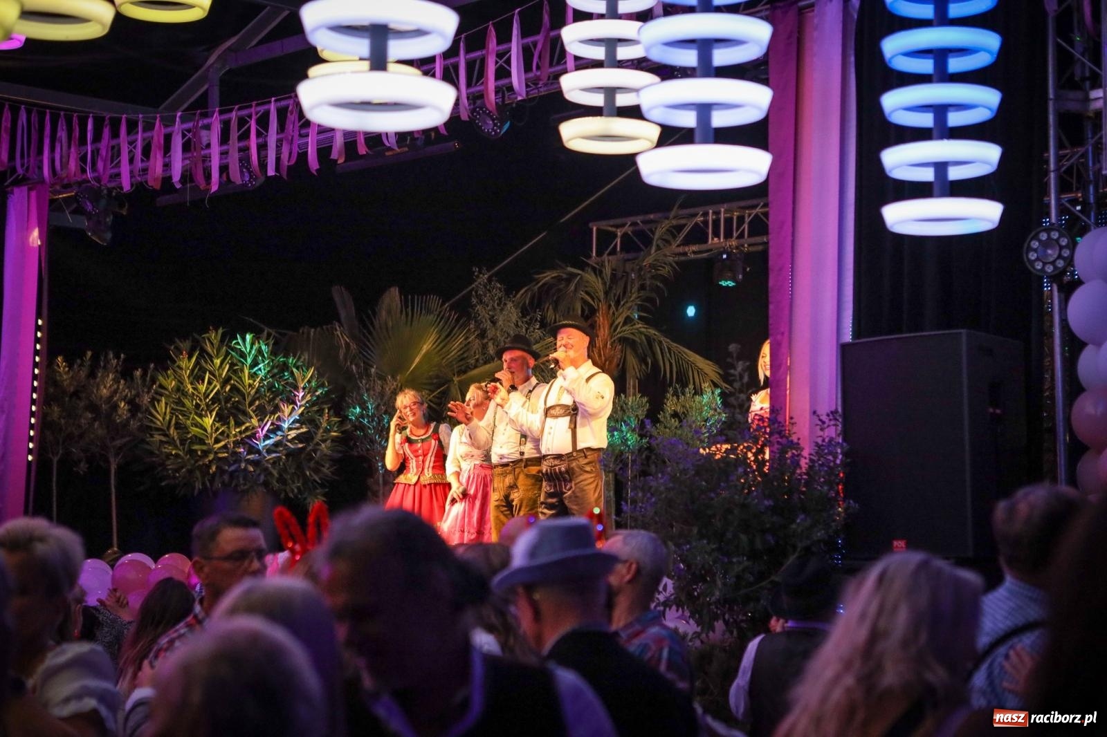 Zdjęcie w galerii na portalu naszraciborz.pl: Szymocice świętowały 25 lat Oktoberfestu. Na scenie Toby i Francesco Napoli [FOTO] wiadomości z regionu