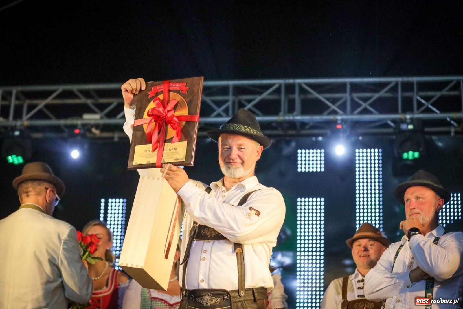 Zdjęcie w galerii na portalu naszraciborz.pl: Szymocice świętowały 25 lat Oktoberfestu. Na scenie Toby i Francesco Napoli [FOTO] wiadomości z regionu