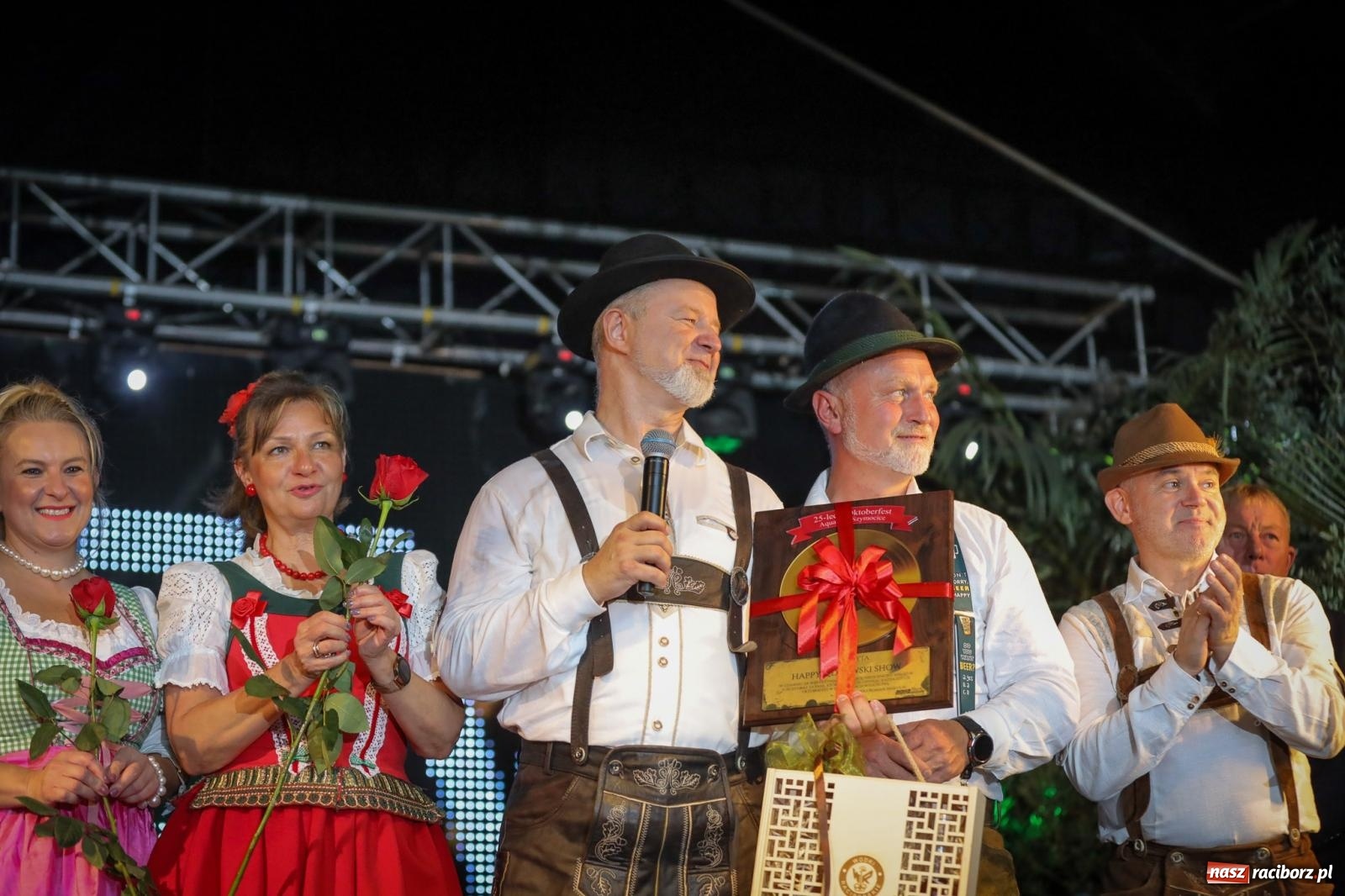Zdjęcie w galerii na portalu naszraciborz.pl: Szymocice świętowały 25 lat Oktoberfestu. Na scenie Toby i Francesco Napoli [FOTO] wiadomości z regionu