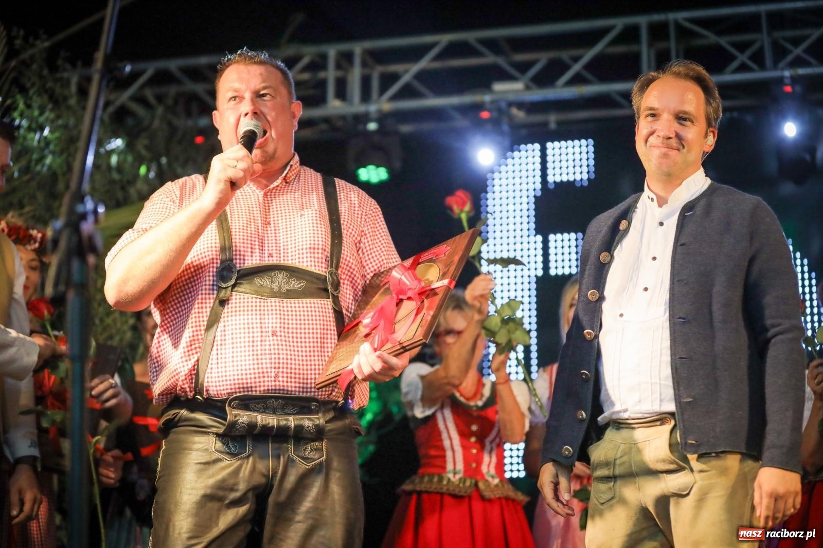 Zdjęcie w galerii na portalu naszraciborz.pl: Szymocice świętowały 25 lat Oktoberfestu. Na scenie Toby i Francesco Napoli [FOTO] wiadomości z regionu