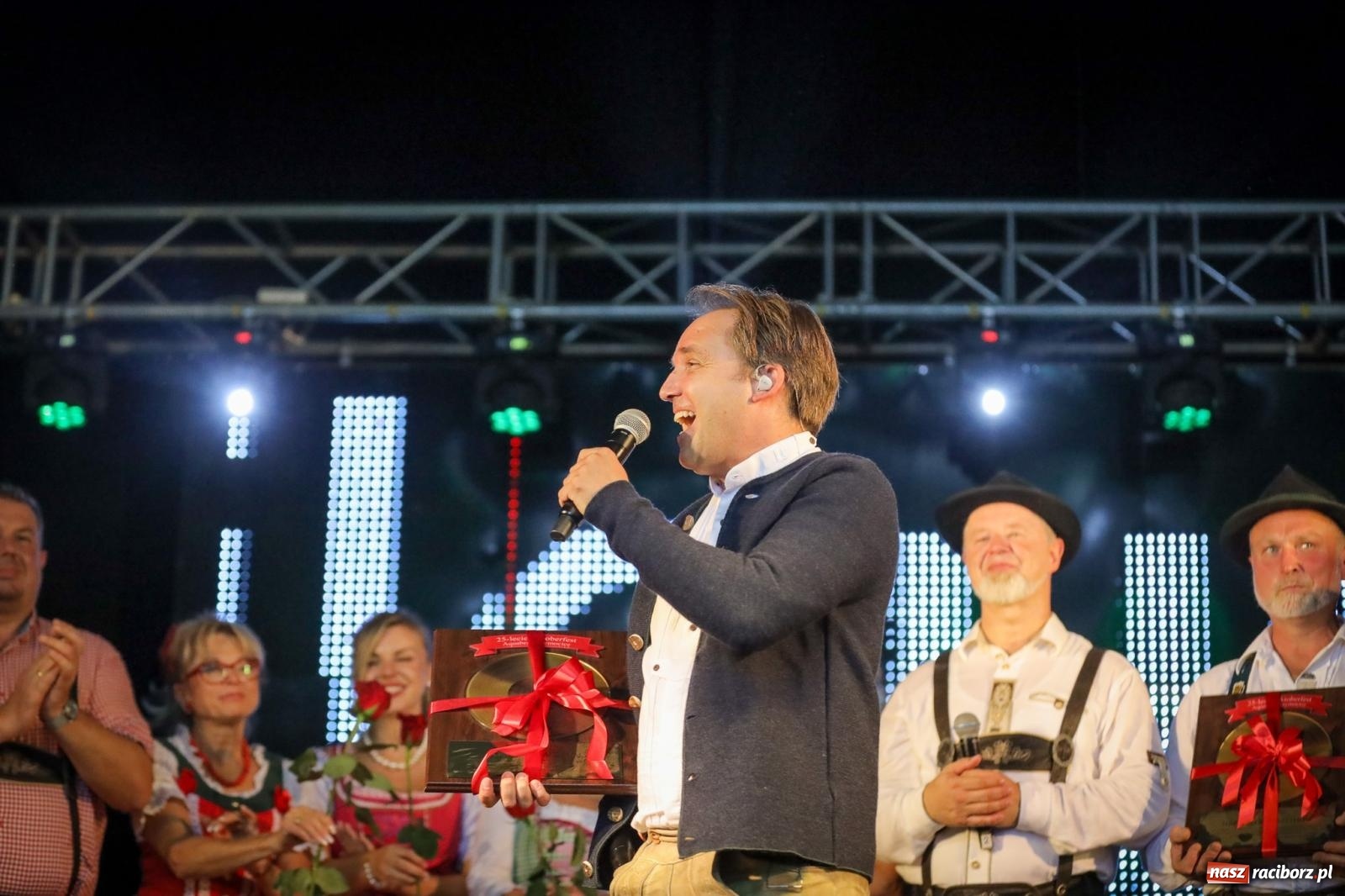 Zdjęcie w galerii na portalu naszraciborz.pl: Szymocice świętowały 25 lat Oktoberfestu. Na scenie Toby i Francesco Napoli [FOTO] wiadomości z regionu