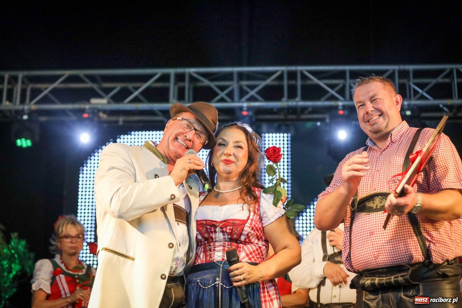 Zdjęcie w galerii na portalu naszraciborz.pl: Szymocice świętowały 25 lat Oktoberfestu. Na scenie Toby i Francesco Napoli [FOTO] wiadomości z regionu