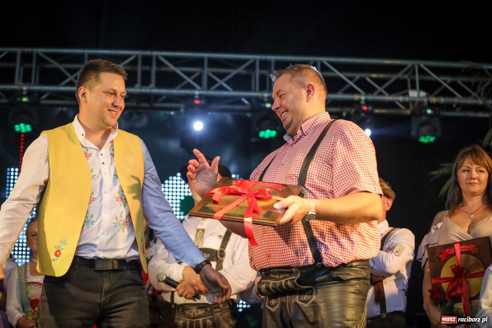 Zdjęcie w galerii na portalu naszraciborz.pl: Szymocice świętowały 25 lat Oktoberfestu. Na scenie Toby i Francesco Napoli [FOTO] wiadomości z regionu
