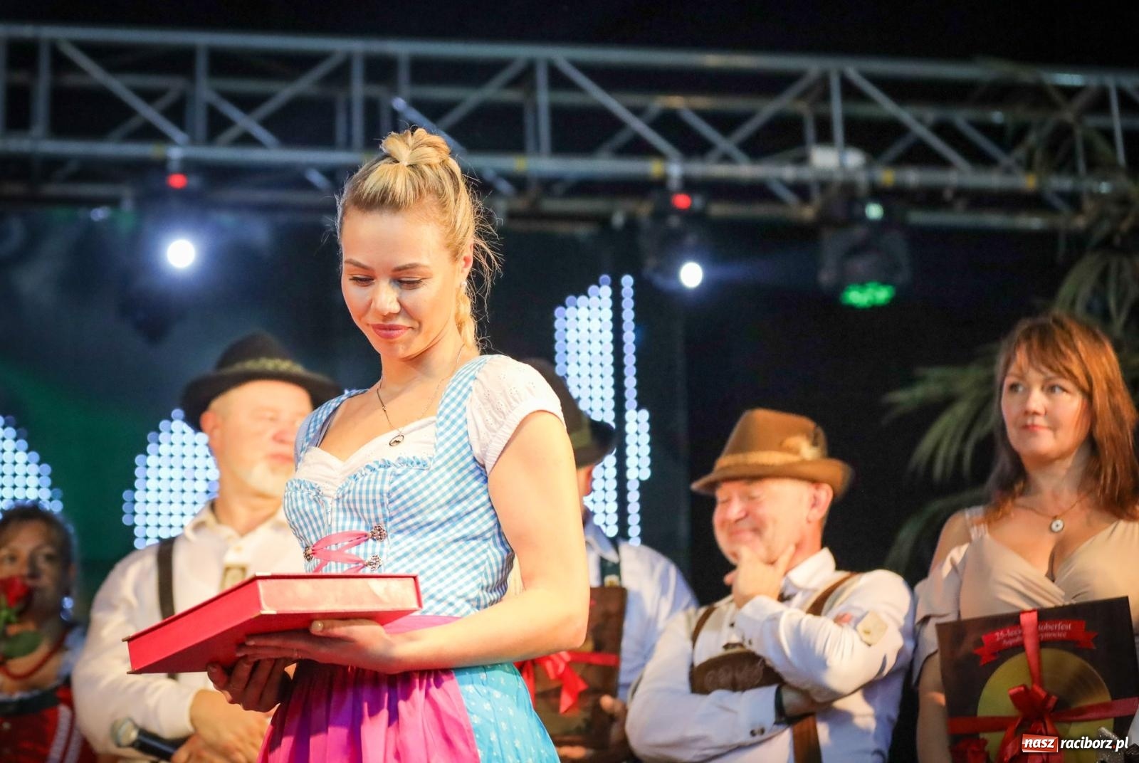 Zdjęcie w galerii na portalu naszraciborz.pl: Szymocice świętowały 25 lat Oktoberfestu. Na scenie Toby i Francesco Napoli [FOTO] wiadomości z regionu