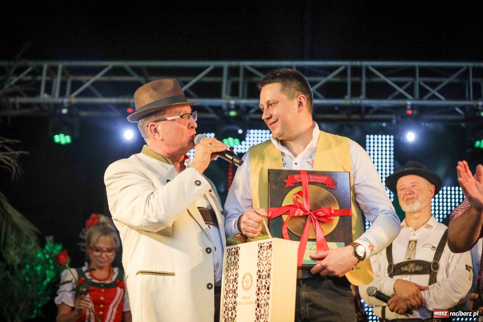 Zdjęcie w galerii na portalu naszraciborz.pl: Szymocice świętowały 25 lat Oktoberfestu. Na scenie Toby i Francesco Napoli [FOTO] wiadomości z regionu