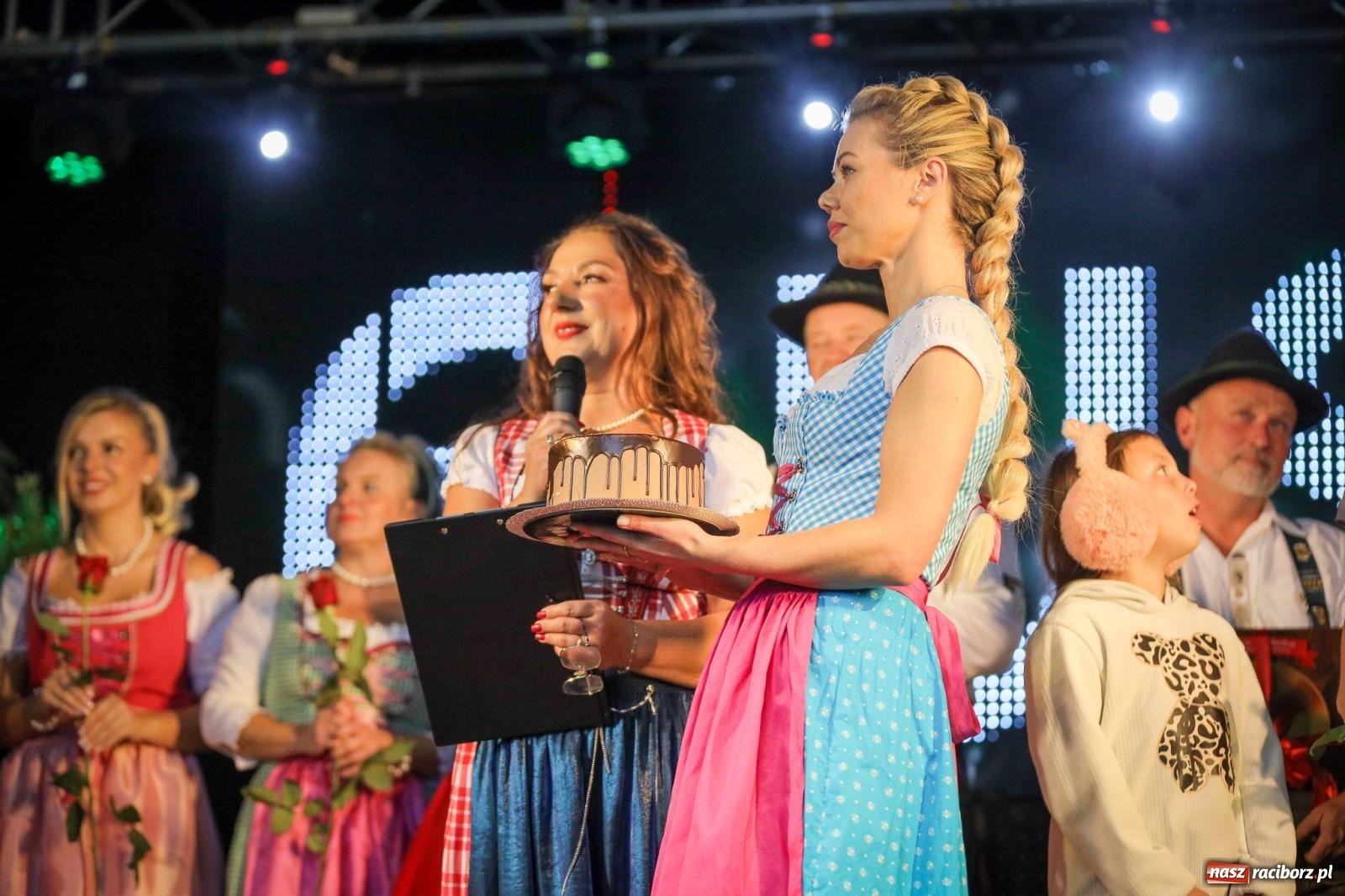 Zdjęcie w galerii na portalu naszraciborz.pl: Szymocice świętowały 25 lat Oktoberfestu. Na scenie Toby i Francesco Napoli [FOTO] wiadomości z regionu