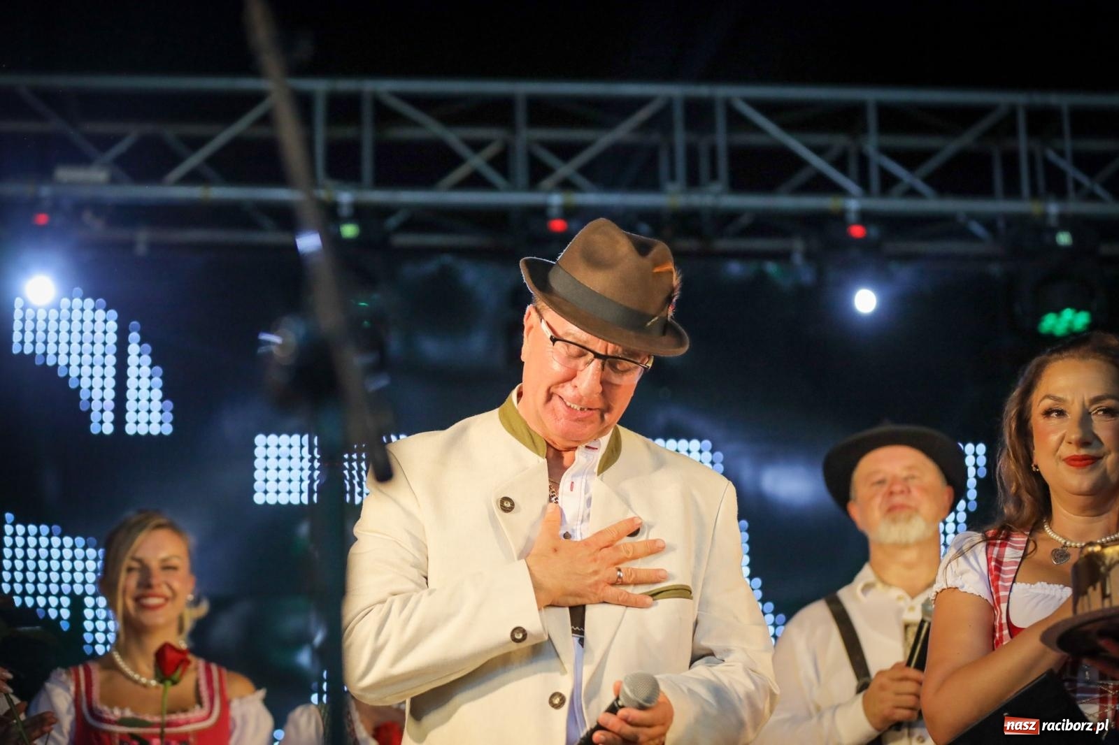 Zdjęcie w galerii na portalu naszraciborz.pl: Szymocice świętowały 25 lat Oktoberfestu. Na scenie Toby i Francesco Napoli [FOTO] wiadomości z regionu