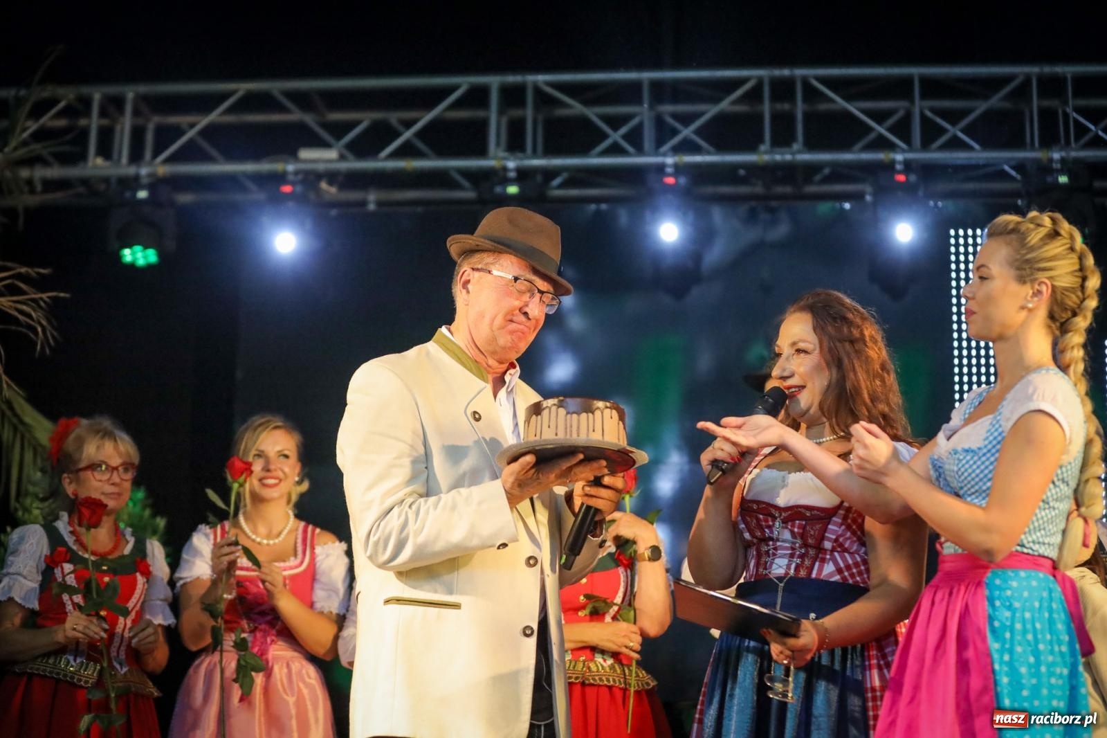 Zdjęcie w galerii na portalu naszraciborz.pl: Szymocice świętowały 25 lat Oktoberfestu. Na scenie Toby i Francesco Napoli [FOTO] wiadomości z regionu