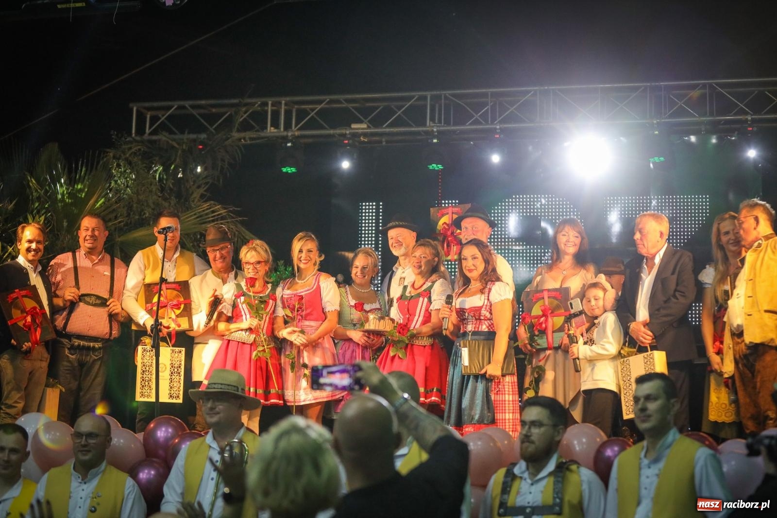 Zdjęcie w galerii na portalu naszraciborz.pl: Szymocice świętowały 25 lat Oktoberfestu. Na scenie Toby i Francesco Napoli [FOTO] wiadomości z regionu