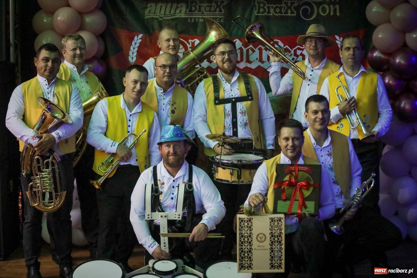 Zdjęcie w galerii na portalu naszraciborz.pl: Szymocice świętowały 25 lat Oktoberfestu. Na scenie Toby i Francesco Napoli [FOTO] wiadomości z regionu