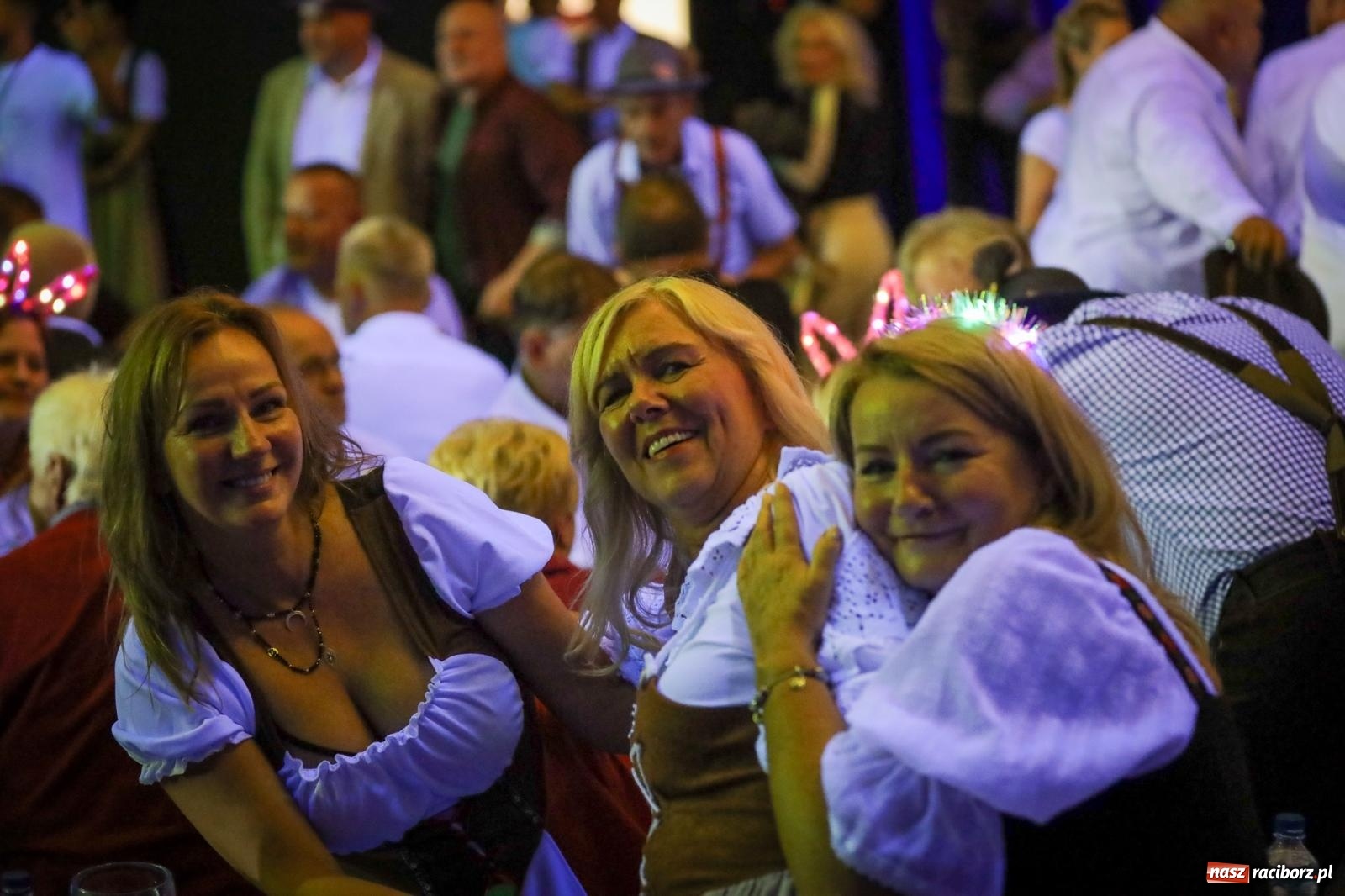Zdjęcie w galerii na portalu naszraciborz.pl: Szymocice świętowały 25 lat Oktoberfestu. Na scenie Toby i Francesco Napoli [FOTO] wiadomości z regionu