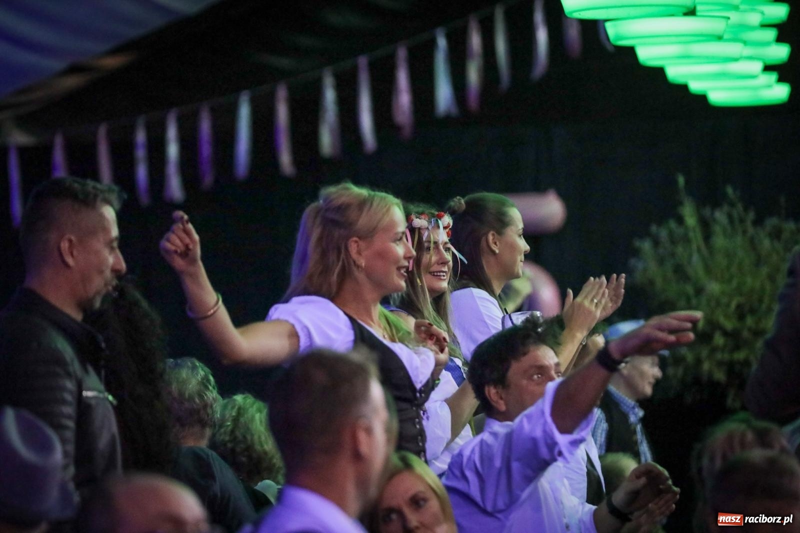 Zdjęcie w galerii na portalu naszraciborz.pl: Szymocice świętowały 25 lat Oktoberfestu. Na scenie Toby i Francesco Napoli [FOTO] wiadomości z regionu