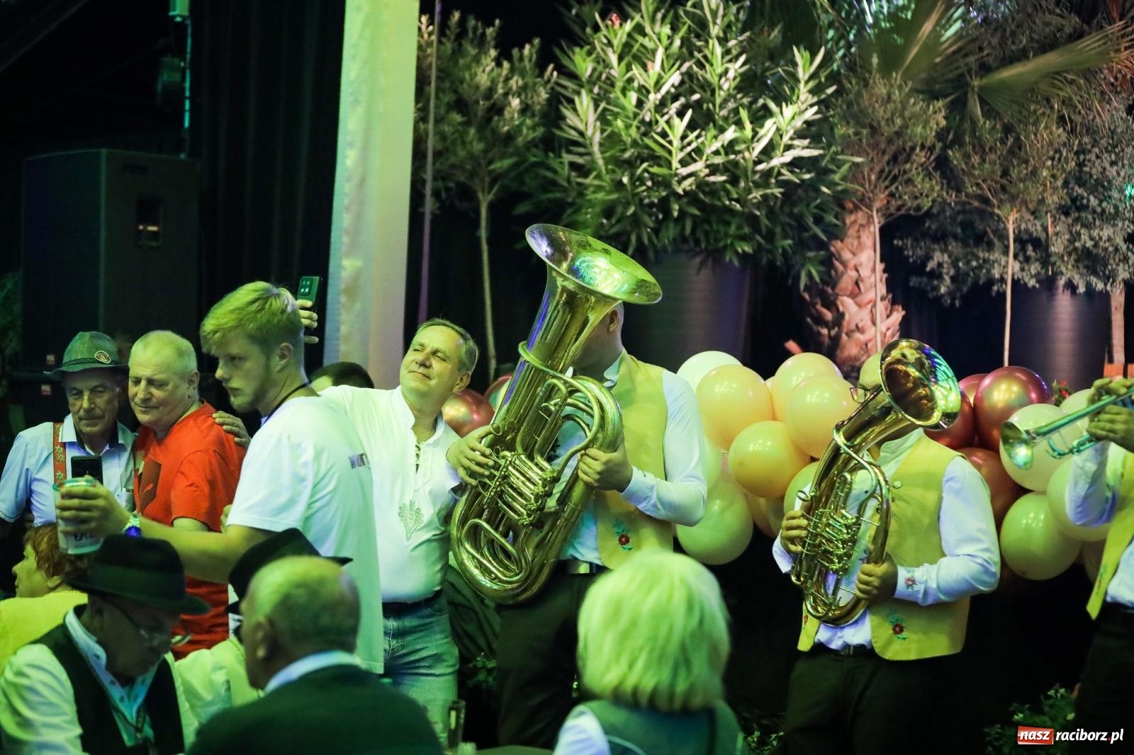 Zdjęcie w galerii na portalu naszraciborz.pl: Szymocice świętowały 25 lat Oktoberfestu. Na scenie Toby i Francesco Napoli [FOTO] wiadomości z regionu