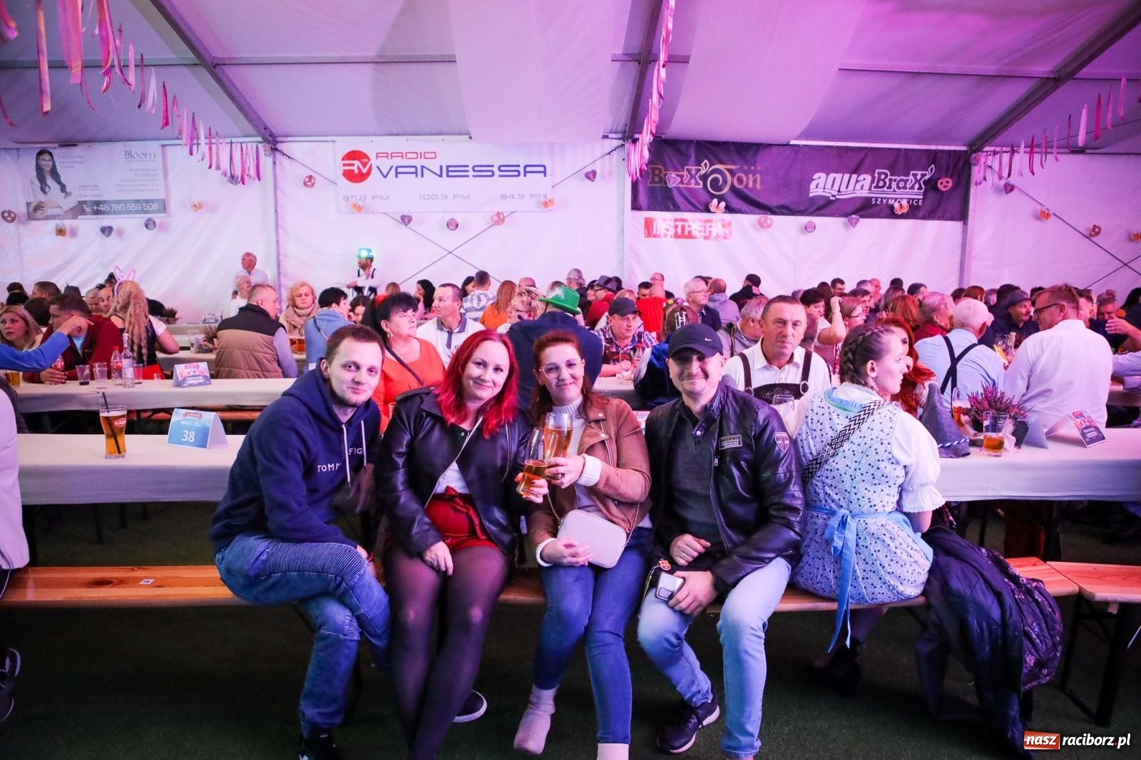 Zdjęcie w galerii na portalu naszraciborz.pl: Szymocice świętowały 25 lat Oktoberfestu. Na scenie Toby i Francesco Napoli [FOTO] wiadomości z regionu