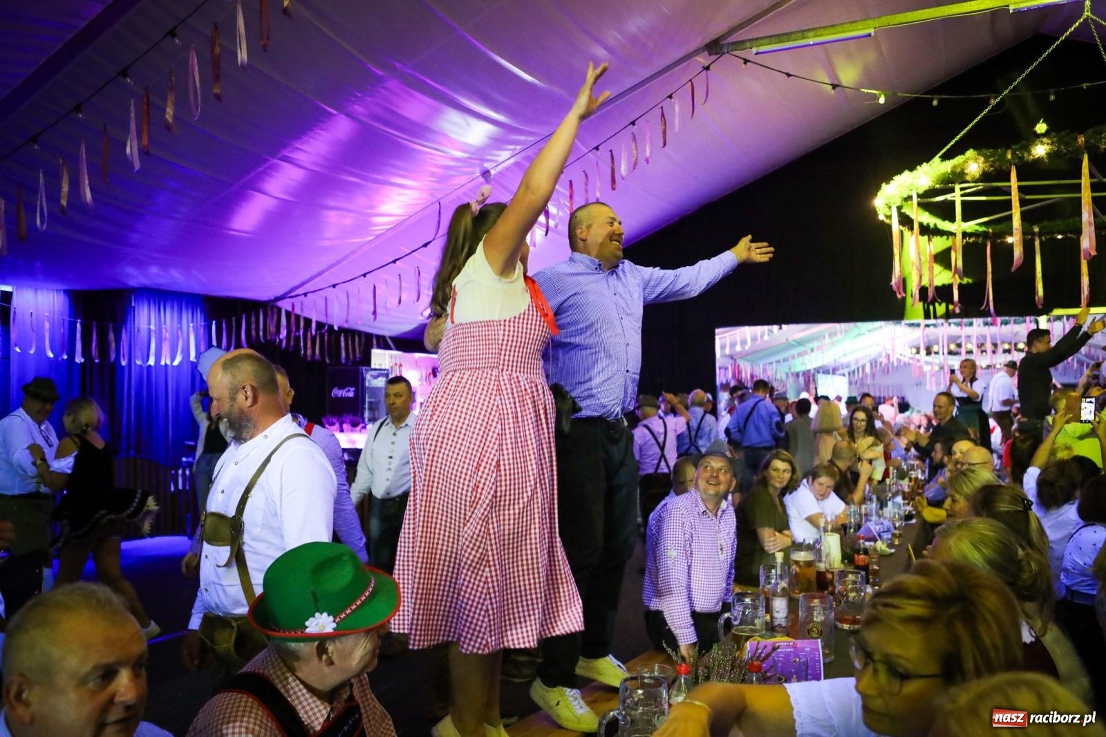 Zdjęcie w galerii na portalu naszraciborz.pl: Szymocice świętowały 25 lat Oktoberfestu. Na scenie Toby i Francesco Napoli [FOTO] wiadomości z regionu