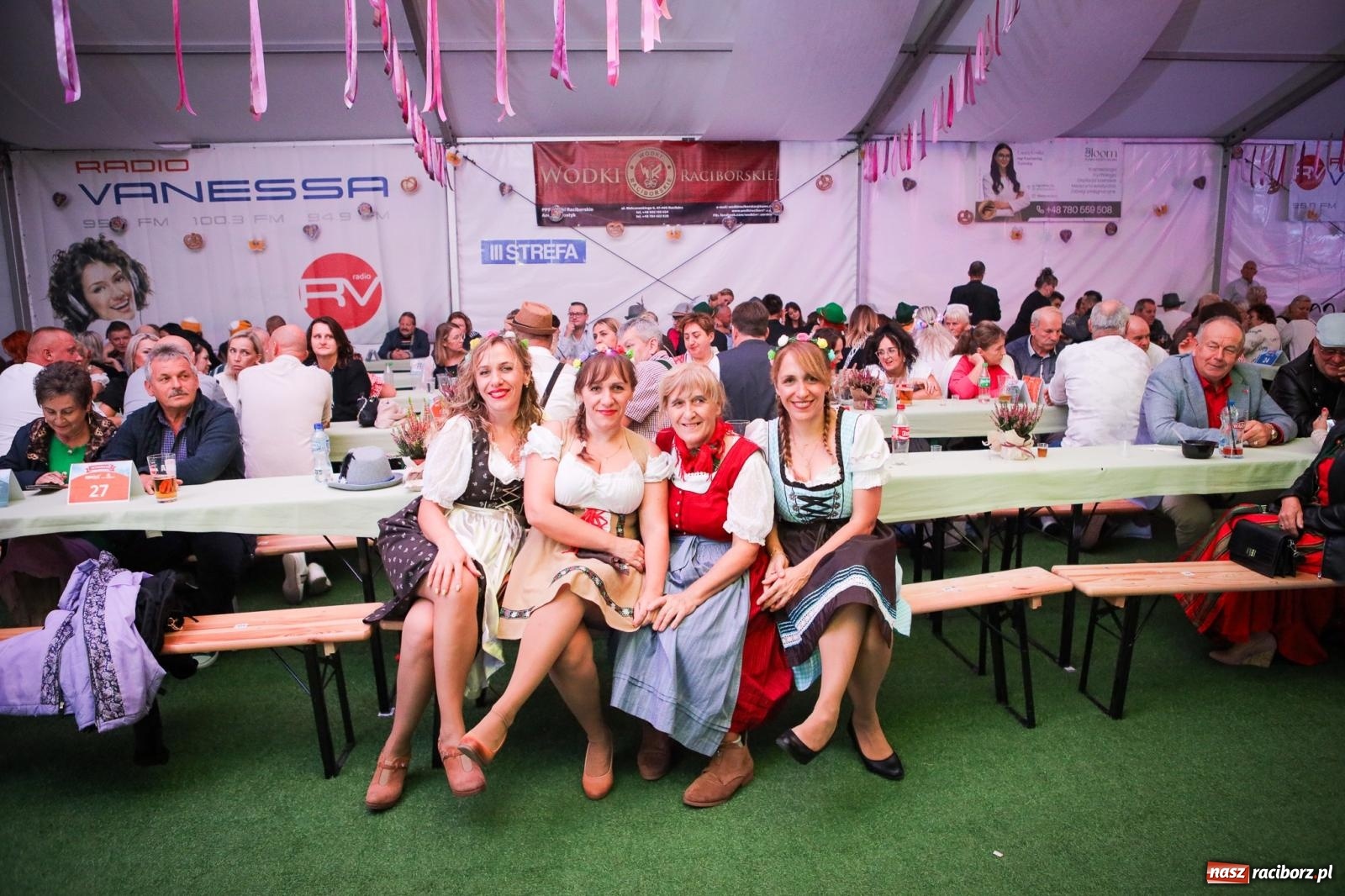 Zdjęcie w galerii na portalu naszraciborz.pl: Szymocice świętowały 25 lat Oktoberfestu. Na scenie Toby i Francesco Napoli [FOTO] wiadomości z regionu