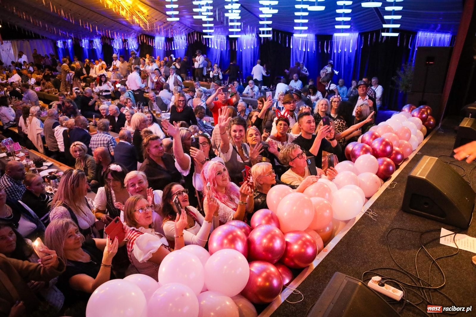 Zdjęcie w galerii na portalu naszraciborz.pl: Szymocice świętowały 25 lat Oktoberfestu. Na scenie Toby i Francesco Napoli [FOTO] wiadomości z regionu
