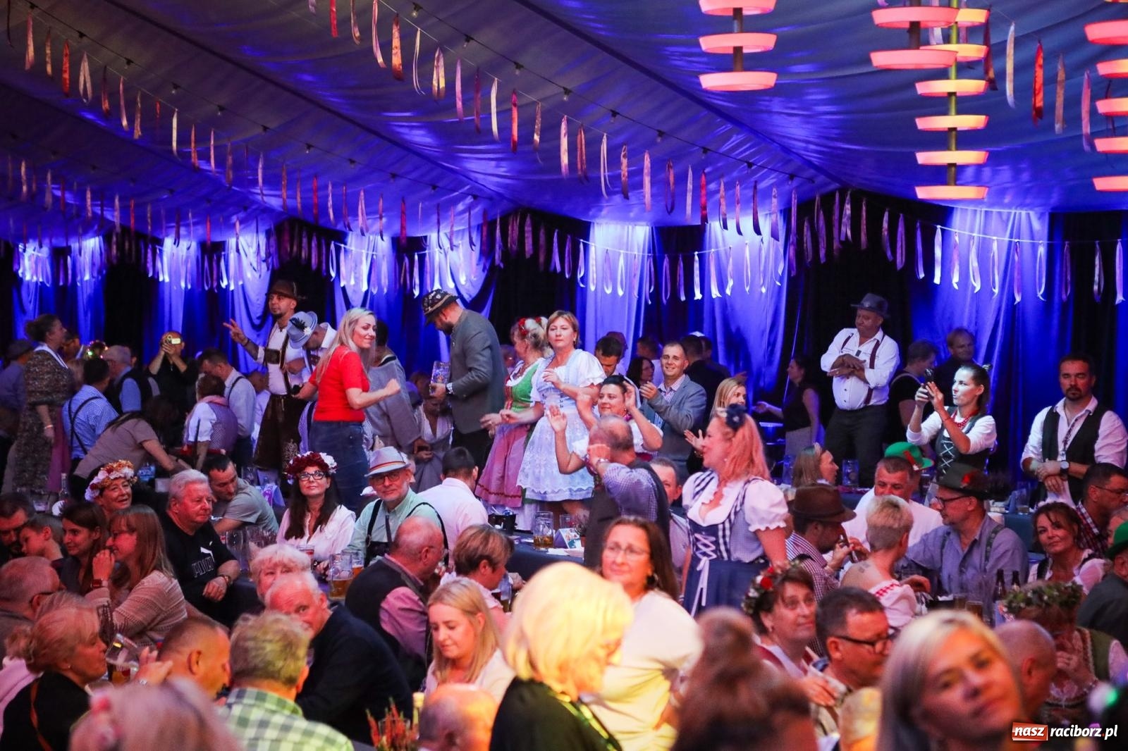 Zdjęcie w galerii na portalu naszraciborz.pl: Szymocice świętowały 25 lat Oktoberfestu. Na scenie Toby i Francesco Napoli [FOTO] wiadomości z regionu
